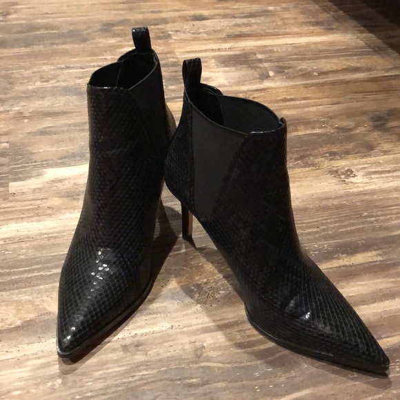 Zara Shoes - FINAL🌺Zara snake print booties